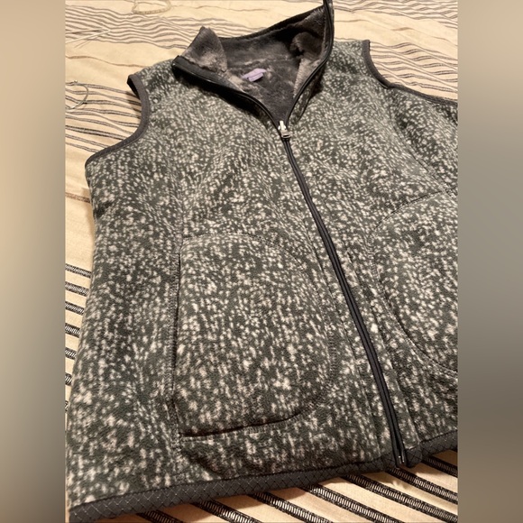 SOLD Laura Scott Fleece Vest Women’s Size Medium Gray Full Zip Pockets Reversibl - Picture 5 of 11